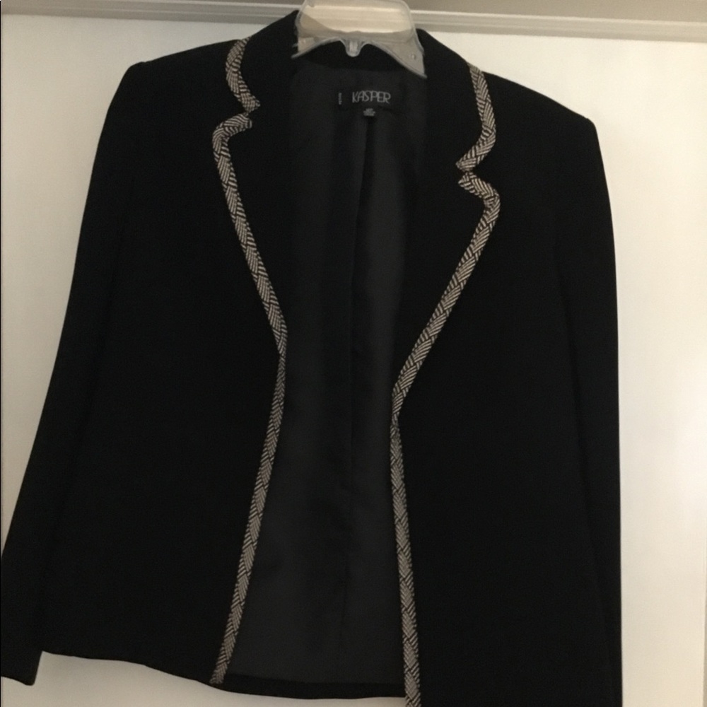 Kasper 2 piece Ladies Suit